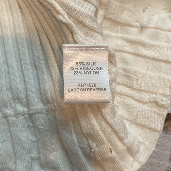 CACHE Super Soft Floral Top - Picture 10 of 10